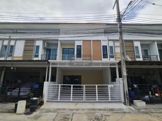 For sale 3 bedrooms townhouse in Khlong Sam Wa, Bangkok