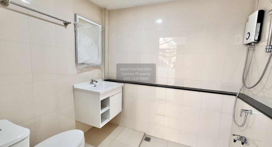For sale 3 bedrooms townhouse in Bang Kapi, Bangkok