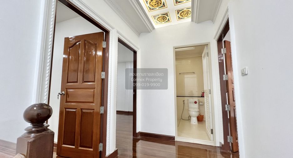 For sale 3 bedrooms townhouse in Bang Kapi, Bangkok