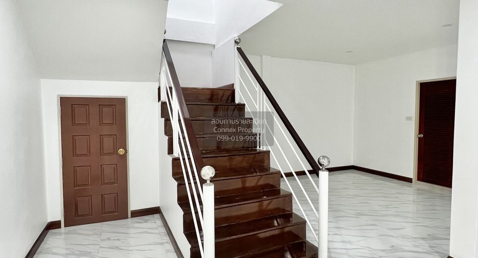 For sale 3 bedrooms townhouse in Bang Kapi, Bangkok