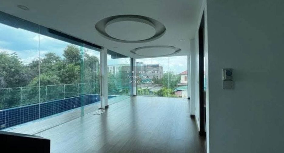 For sale 4 bedrooms house in Chatuchak, Bangkok