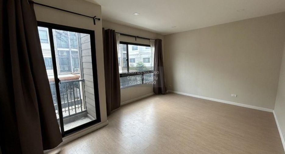 Casa adosada en venta de 3 habitaciones en Don Mueang, Bangkok