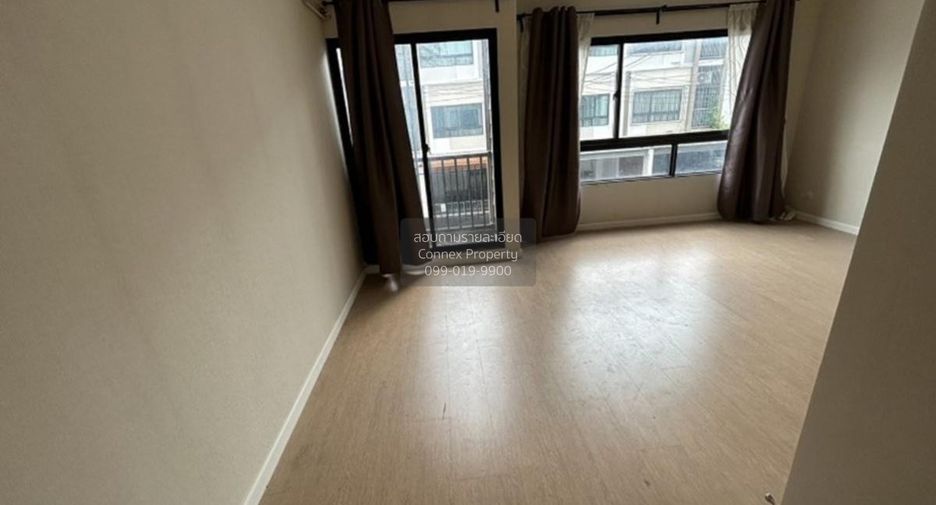 Casa adosada en venta de 3 habitaciones en Don Mueang, Bangkok