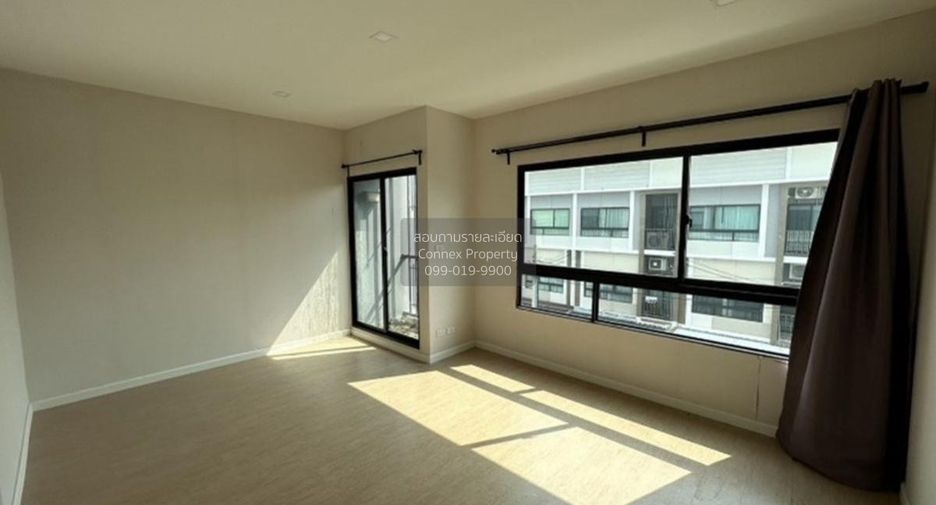 Casa adosada en venta de 3 habitaciones en Don Mueang, Bangkok