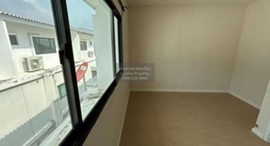 Casa adosada en venta de 3 habitaciones en Don Mueang, Bangkok