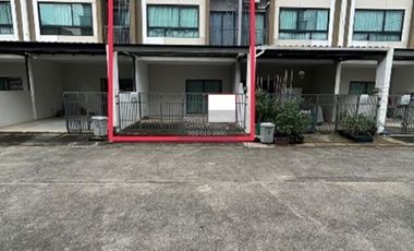For sale 3 bedrooms townhouse in Don Mueang, Bangkok
