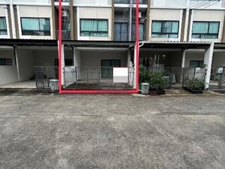 For sale 3 bedrooms townhouse in Don Mueang, Bangkok