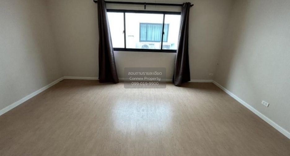 Casa adosada en venta de 3 habitaciones en Don Mueang, Bangkok
