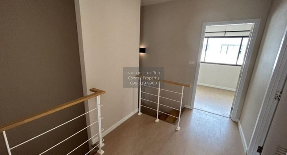Casa adosada en venta de 3 habitaciones en Don Mueang, Bangkok