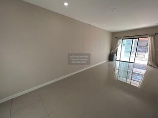 For sale 3 bedrooms townhouse in Don Mueang, Bangkok