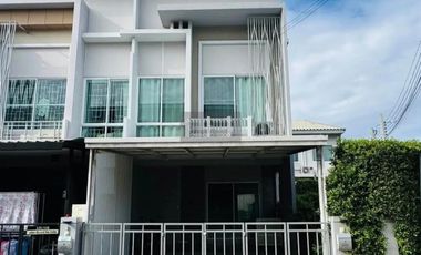 Casa adosada en venta de 3 habitaciones en Mueang Nonthaburi, Nonthaburi