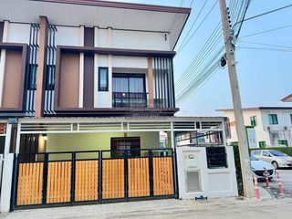 Reihenhaus zum Kauf mit 3 Zimmer in Sam Phran, Nakhon Pathom