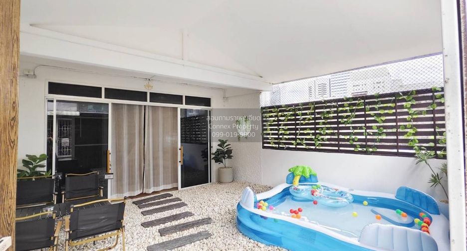 For rent 4 bedrooms townhouse in Din Daeng, Bangkok