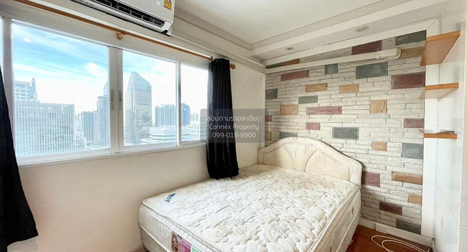 For rent 2 bedrooms condo in Watthana, Bangkok