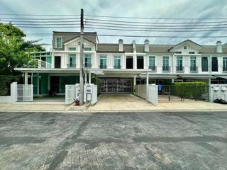 Casa adosada en alquiler de 3 habitaciones en Prawet, Bangkok