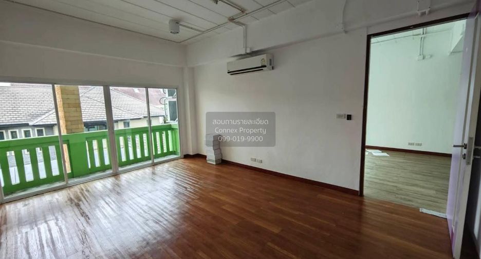 For rent 4 bedrooms townhouse in Suan Luang, Bangkok