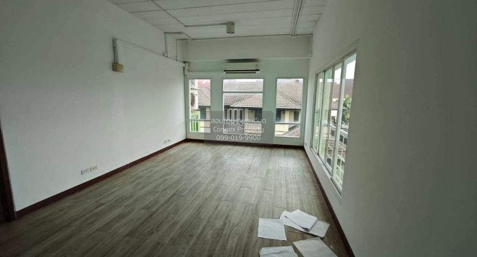For rent 4 bedrooms townhouse in Suan Luang, Bangkok