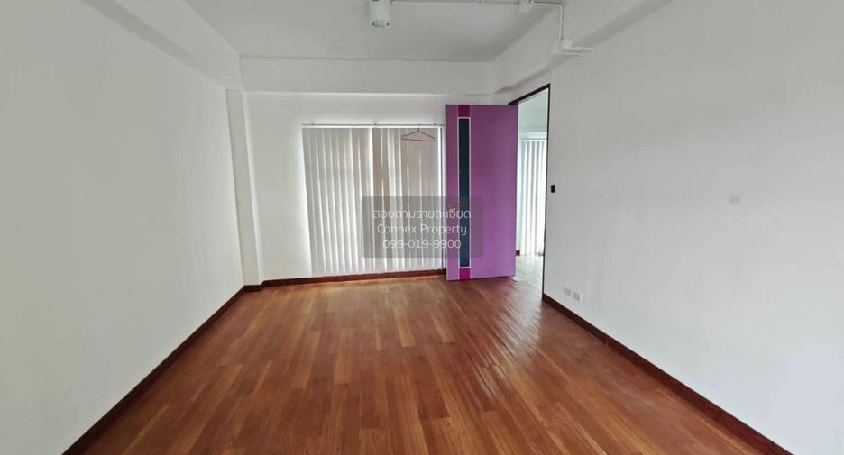 For rent 4 bedrooms townhouse in Suan Luang, Bangkok