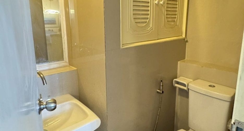 For rent and for sale 2 bedrooms condo in Watthana, Bangkok