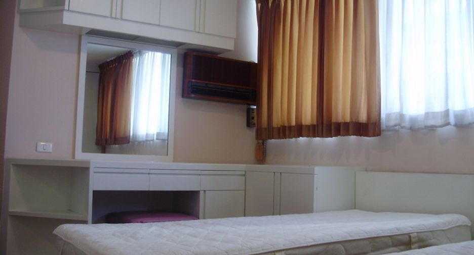 For rent 4 bedrooms condo in Watthana, Bangkok