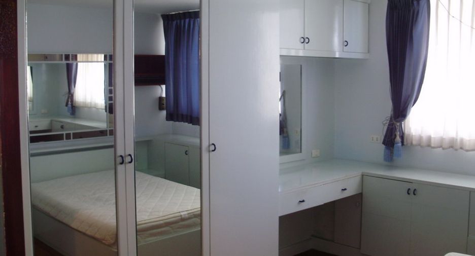 For rent 4 bedrooms condo in Watthana, Bangkok