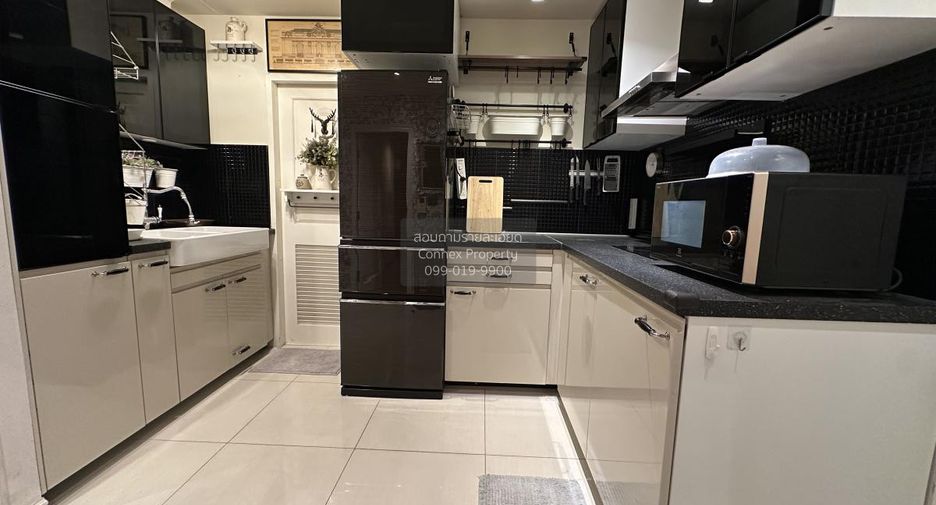 For rent 2 bedrooms condo in Khlong Toei, Bangkok