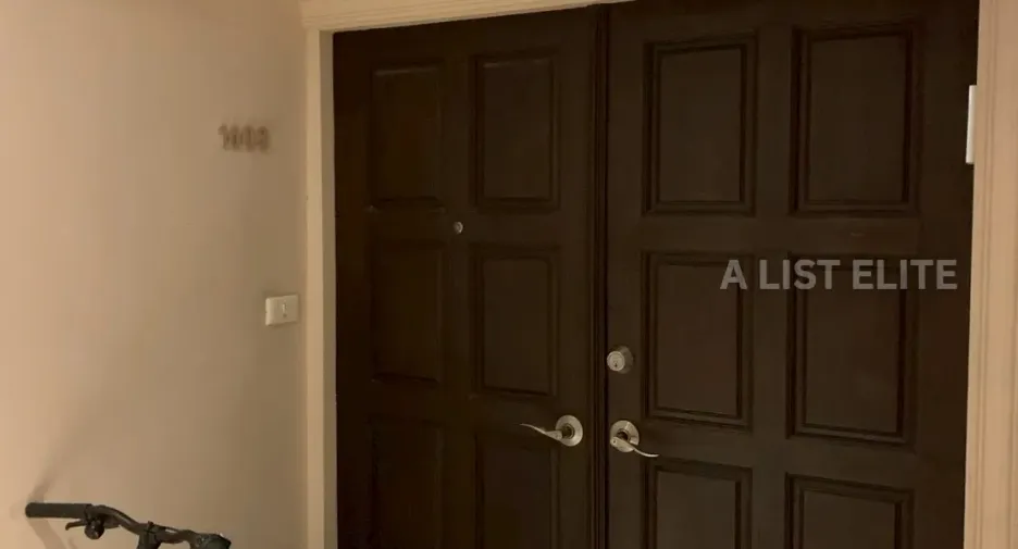 For sale 2 bedrooms condo in Khlong Toei, Bangkok