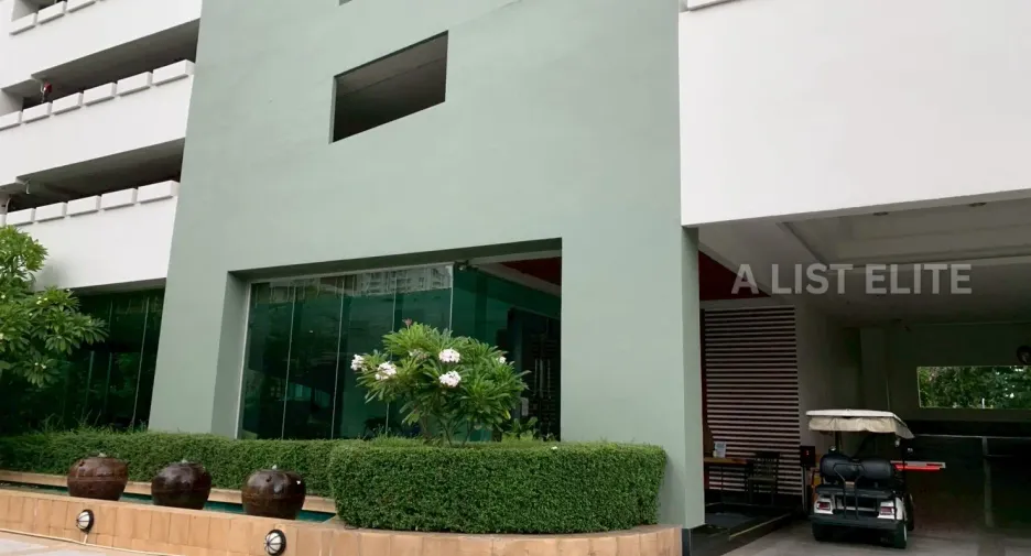 For sale 2 bedrooms condo in Khlong Toei, Bangkok