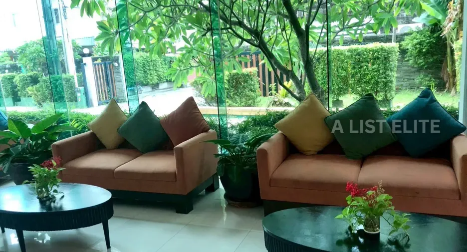 For sale 2 bedrooms condo in Khlong Toei, Bangkok