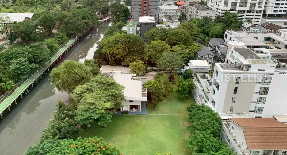 For sale 2 bedrooms condo in Khlong Toei, Bangkok