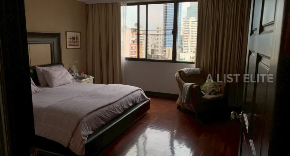 For sale 2 bedrooms condo in Khlong Toei, Bangkok