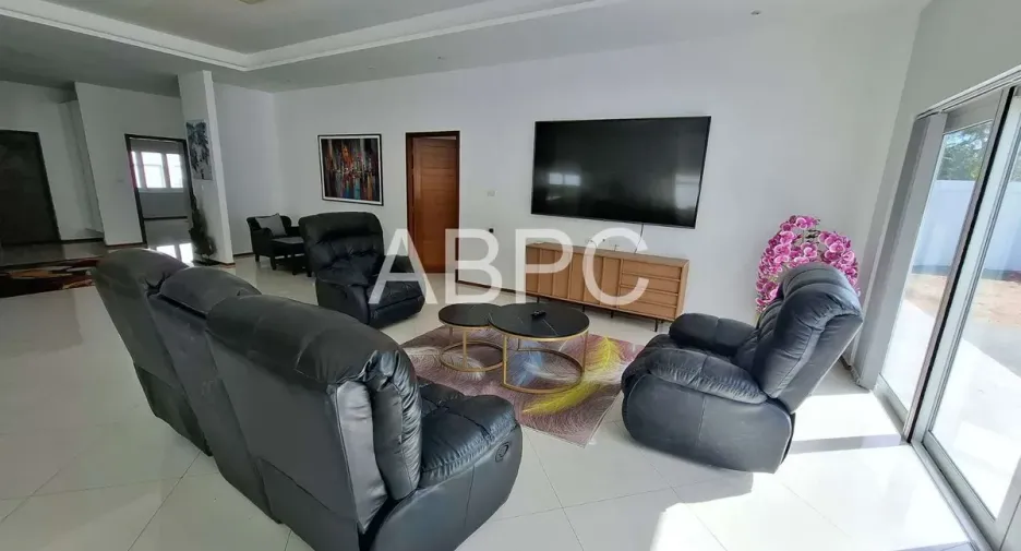 For rent 3 bedrooms house in East Pattaya, Pattaya