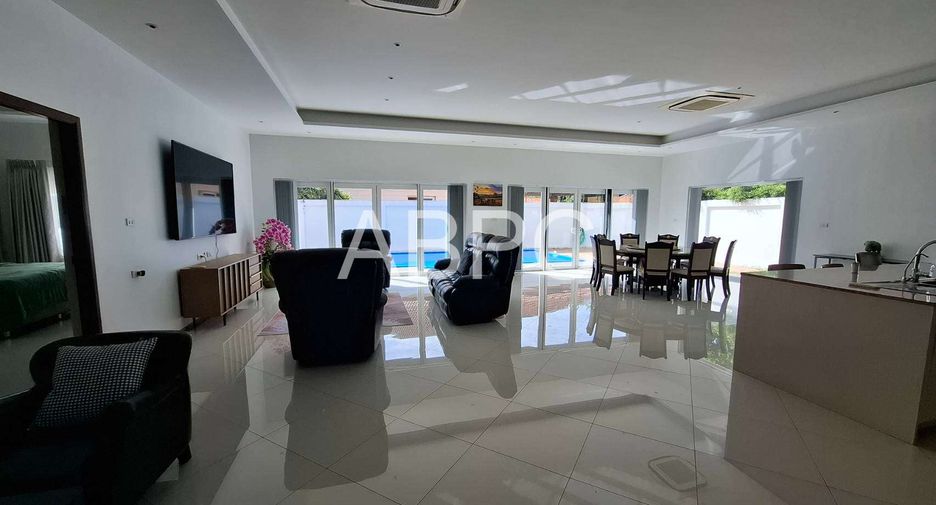For rent 3 bedrooms villa in Bang Lamung, Chonburi