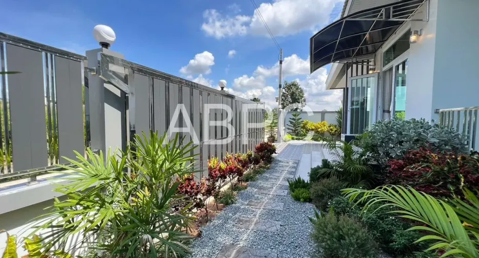 For rent and for sale 3 bedrooms house in Bang Lamung, Chonburi