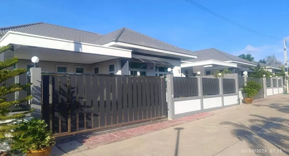 For rent and for sale 3 bedrooms house in Bang Lamung, Chonburi