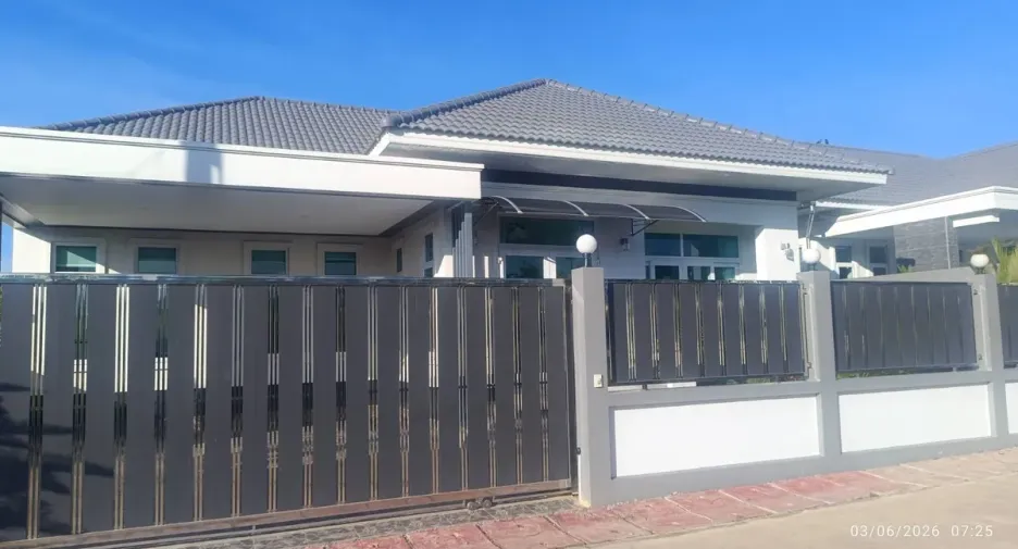 For rent and for sale 3 bedrooms house in Bang Lamung, Chonburi