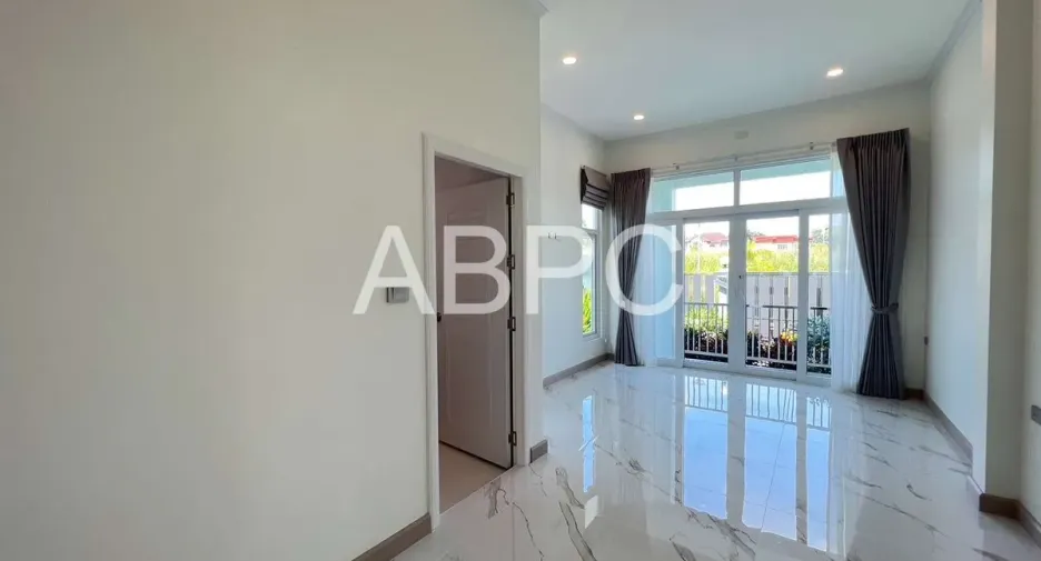 For rent and for sale 3 bedrooms house in Bang Lamung, Chonburi