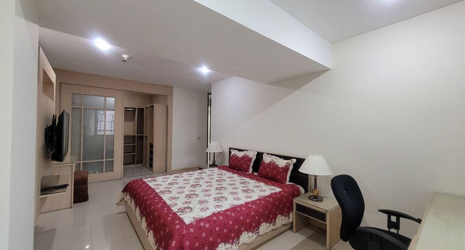 For rent 3 bedrooms condo in Khlong Toei, Bangkok