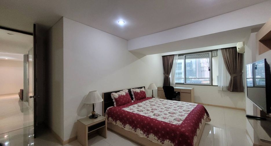 For rent 3 bedrooms condo in Khlong Toei, Bangkok