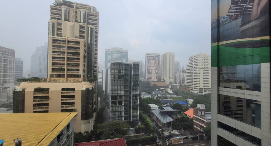 For rent 3 bedrooms condo in Khlong Toei, Bangkok