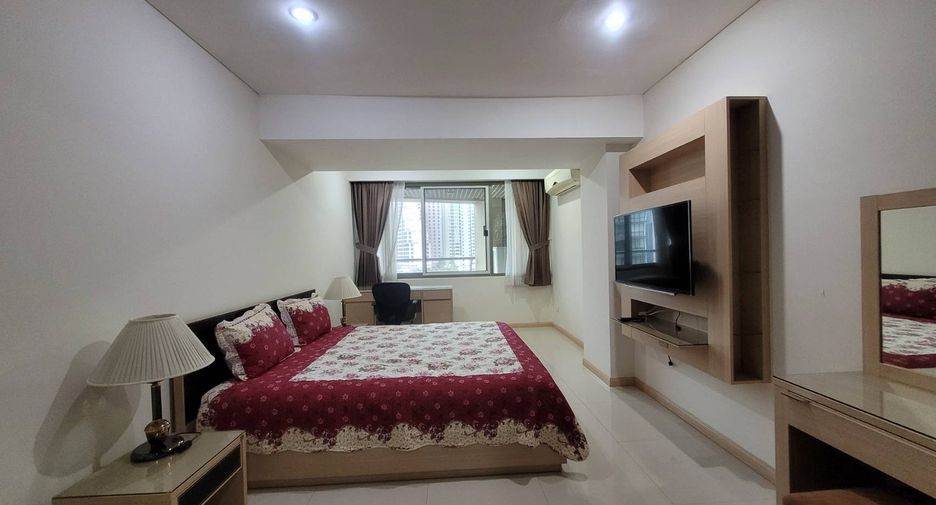 For rent 3 bedrooms condo in Khlong Toei, Bangkok