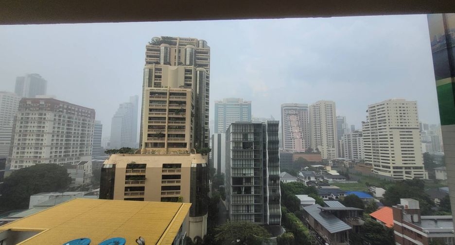 For rent 3 bedrooms condo in Khlong Toei, Bangkok