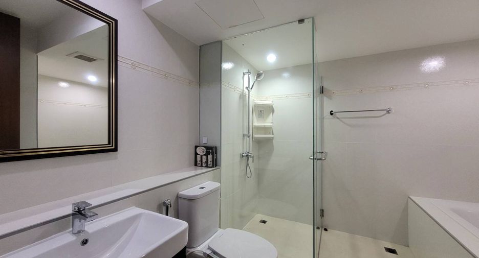 For rent 3 bedrooms condo in Khlong Toei, Bangkok