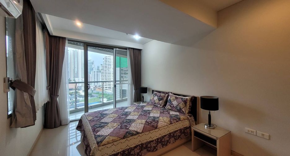 For rent 3 bedrooms condo in Khlong Toei, Bangkok
