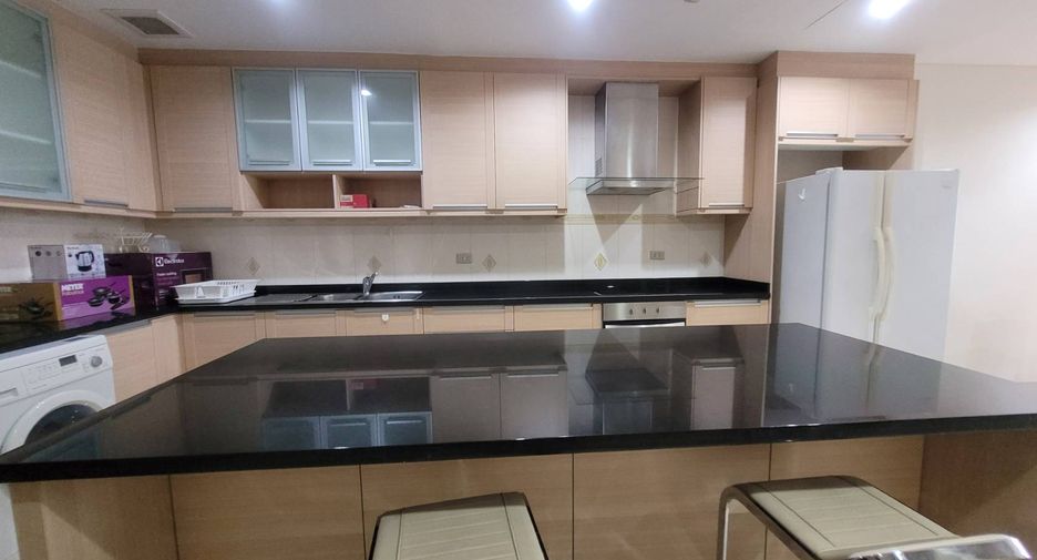 For rent 3 bedrooms condo in Khlong Toei, Bangkok