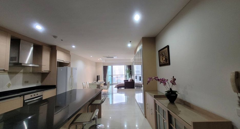 For rent 3 bedrooms condo in Khlong Toei, Bangkok