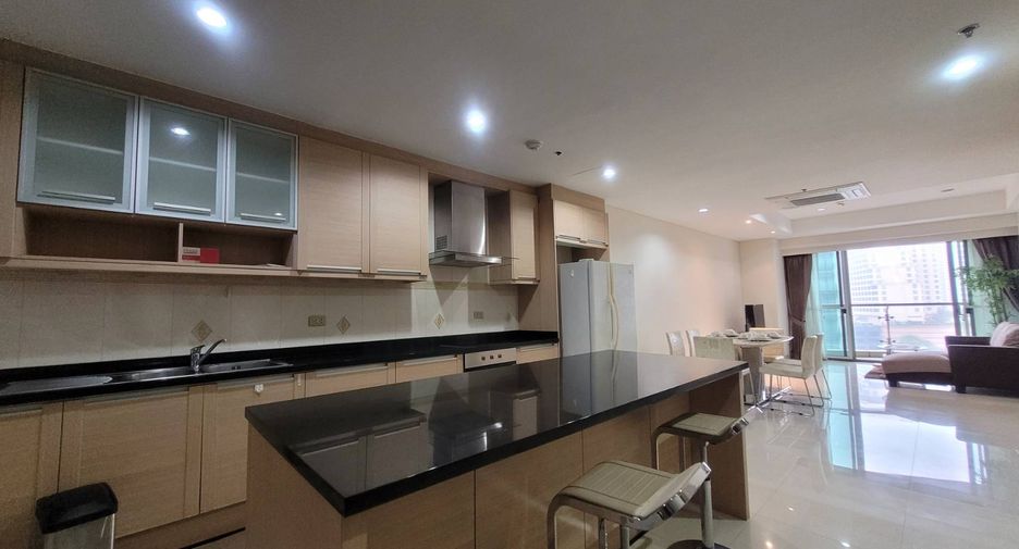 For rent 3 bedrooms condo in Khlong Toei, Bangkok