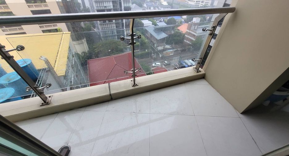 For rent 3 bedrooms condo in Khlong Toei, Bangkok