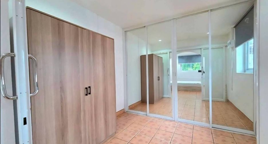 Casa en alquiler de 4 habitaciones en Bang Lamung, Chonburi
