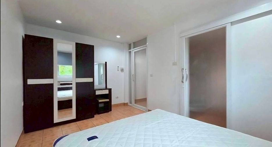 Casa en alquiler de 4 habitaciones en Bang Lamung, Chonburi